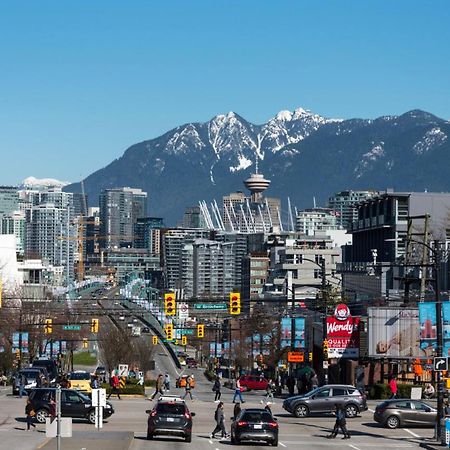 Billion Dollar Views In A Beautiful Fairview Slopes Heritage House Apartment Vancouver Ngoại thất bức ảnh