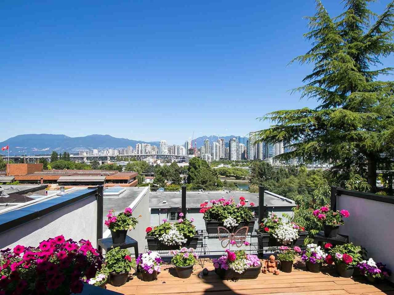 Billion Dollar Views In A Beautiful Fairview Slopes Heritage House Apartment Vancouver Ngoại thất bức ảnh
