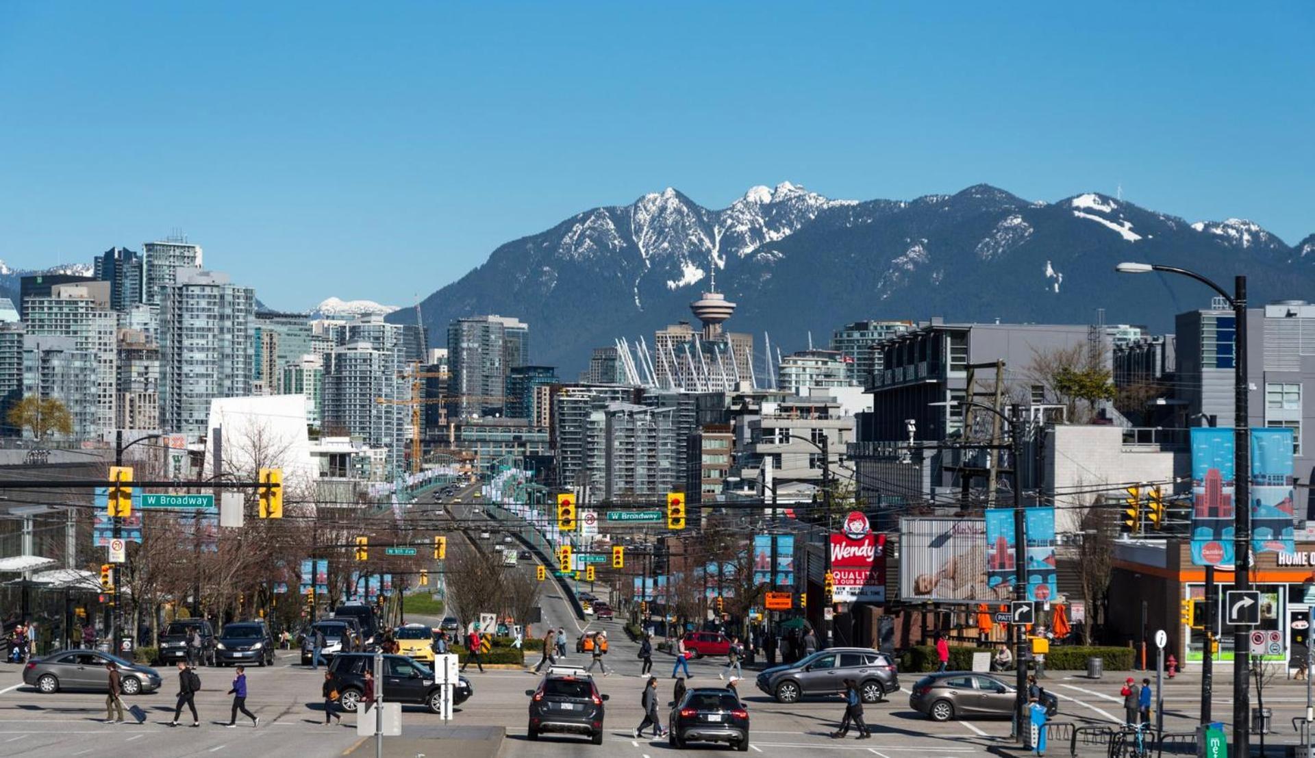 Billion Dollar Views In A Beautiful Fairview Slopes Heritage House Apartment Vancouver Ngoại thất bức ảnh