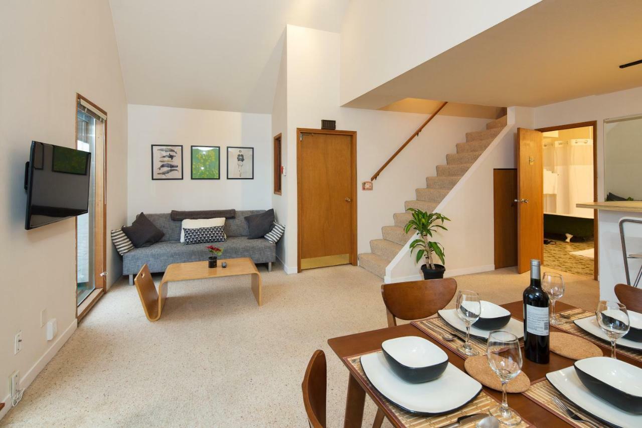 Billion Dollar Views In A Beautiful Fairview Slopes Heritage House Apartment Vancouver Ngoại thất bức ảnh