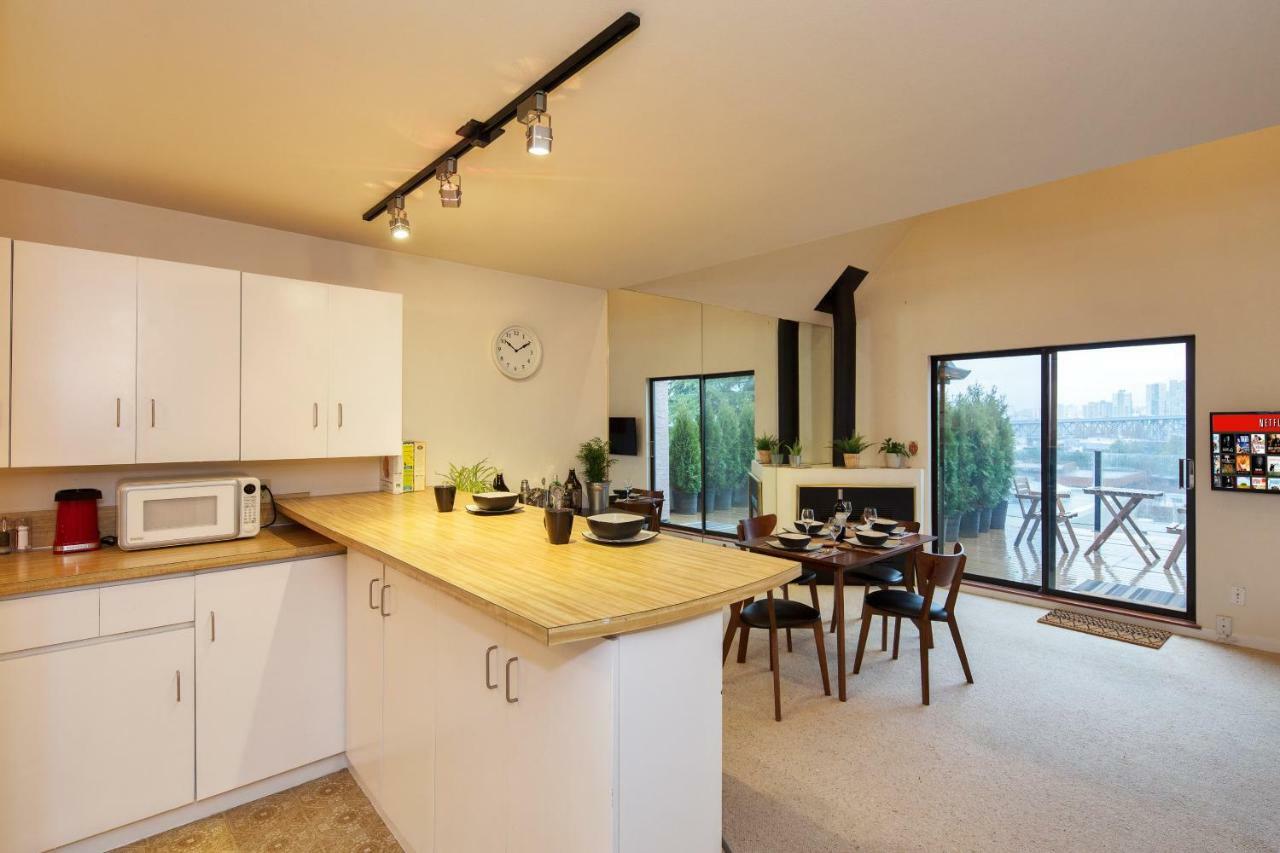 Billion Dollar Views In A Beautiful Fairview Slopes Heritage House Apartment Vancouver Ngoại thất bức ảnh