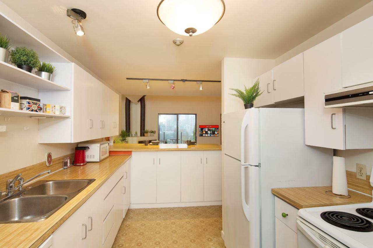 Billion Dollar Views In A Beautiful Fairview Slopes Heritage House Apartment Vancouver Ngoại thất bức ảnh