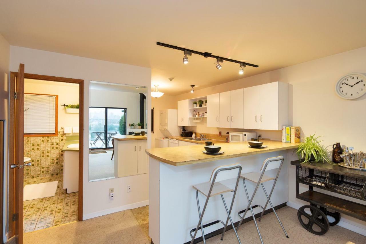Billion Dollar Views In A Beautiful Fairview Slopes Heritage House Apartment Vancouver Ngoại thất bức ảnh